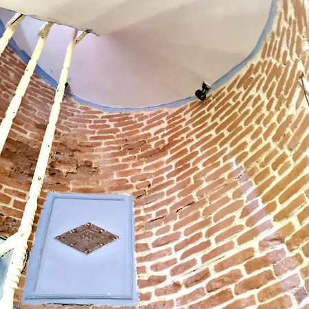 Captivating Duplex Flat With Classic Beyoglu Architecture 5-Min Walk To Istiklal Avenue 아파트