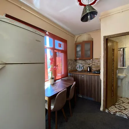 Captivating Duplex Flat With Classic Beyoglu Architecture 5-Min Walk To Istiklal Avenue