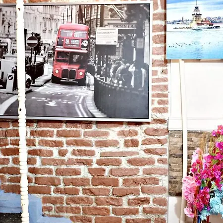 Captivating Duplex Flat With Classic Beyoglu Architecture 5-Min Walk To Istiklal Avenue 아파트 이스탄불