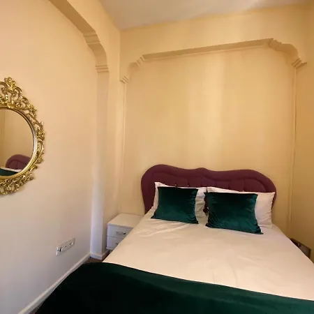 Captivating Duplex Flat With Classic Beyoglu Architecture 5-Min Walk To Istiklal Avenue