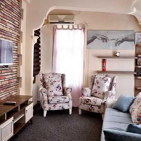 Captivating Duplex Flat With Classic Beyoglu Architecture 5-Min Walk To Istiklal Avenue * Istanbul