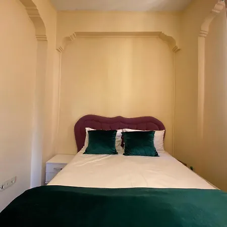 Captivating Duplex Flat With Classic Beyoglu Architecture 5-Min Walk To Istiklal Avenue