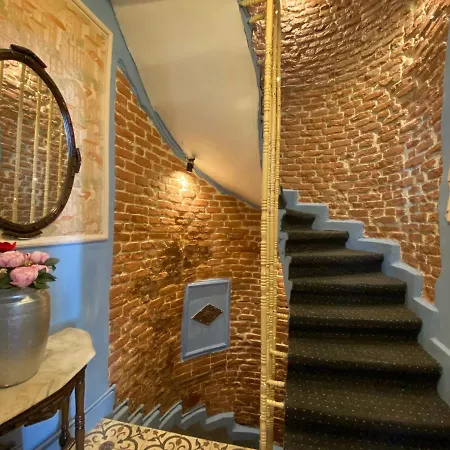 Captivating Duplex Flat With Classic Beyoglu Architecture 5-Min Walk To Istiklal Avenue Istanbul
