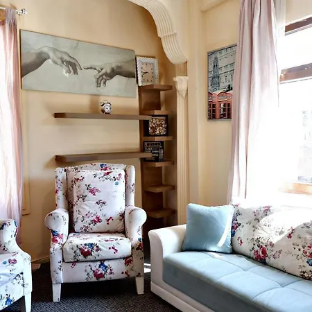 Captivating Duplex Flat With Classic Beyoglu Architecture 5-Min Walk To Istiklal Avenue Apartment *