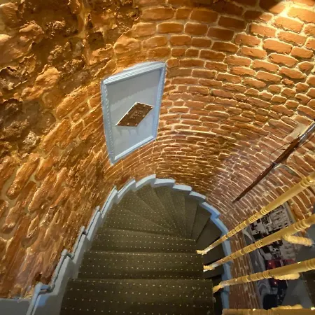 Captivating Duplex Flat With Classic Beyoglu Architecture 5-Min Walk To Istiklal Avenue Apartment Istanbul